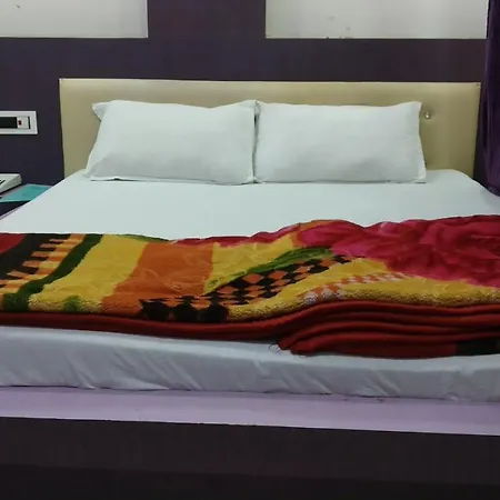 Nikunj Hotel 3*
